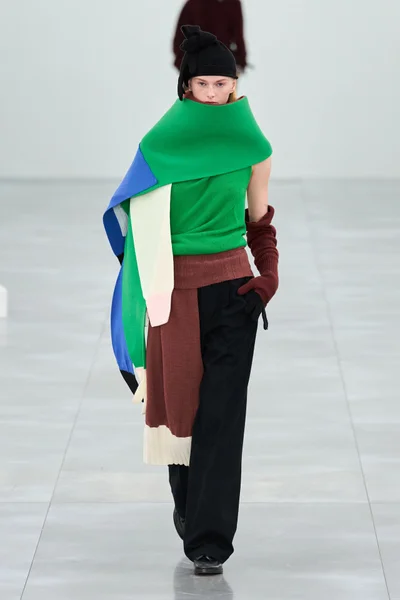 Look 27